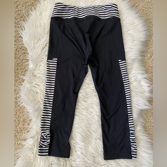 {Calia} Essential Stripe Tight Fit Capri in Black & White - Women’s Small - Picture 8 of 11